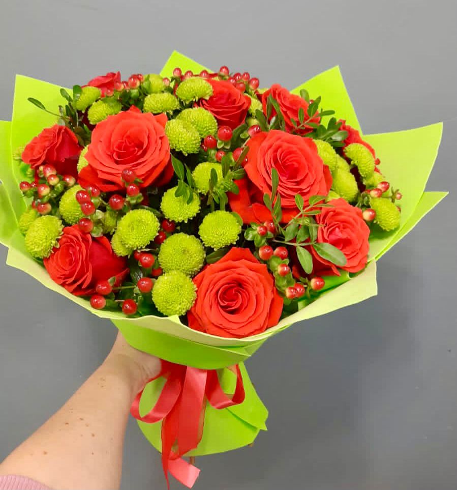 Букет цветов из: Хризантемы и Розы в Николаевской Республики Северная Осетия-Алания