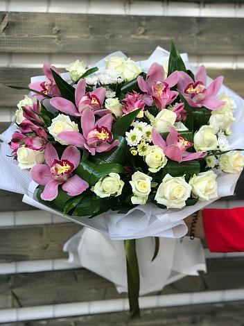Букет цветов из: Розы и Хризантемы в Николаевской Республики Северная Осетия-Алания