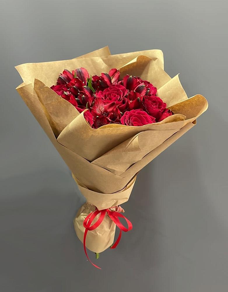 Букет цветов из: Альстромерии и Розы в Николаевской Республики Северная Осетия-Алания