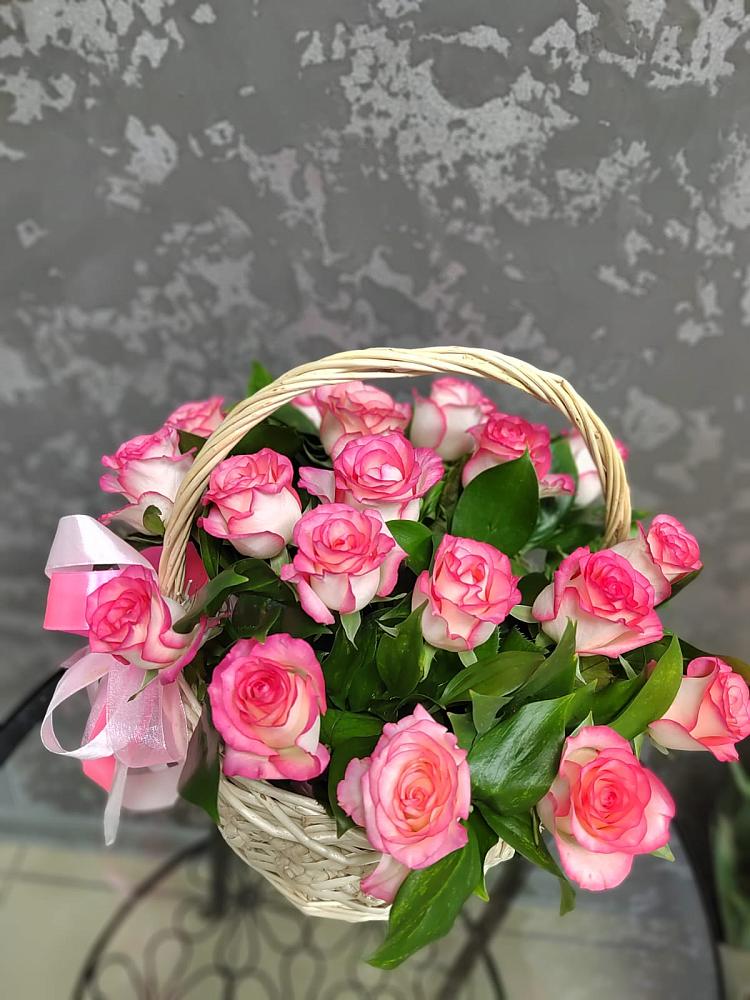 Цветочная композиция из Розы в корзине в Николаевской Республики Северная Осетия-Алания