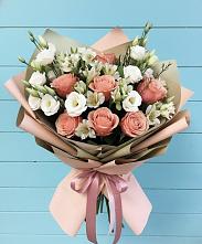 Букет цветов из:  Розы, Альстромерии и Лизиантусы в Николаевской Республики Северная Осетия-Алания