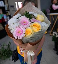 Букет цветов из:  Герберы, Розы и Хризантемы в Николаевской Республики Северная Осетия-Алания