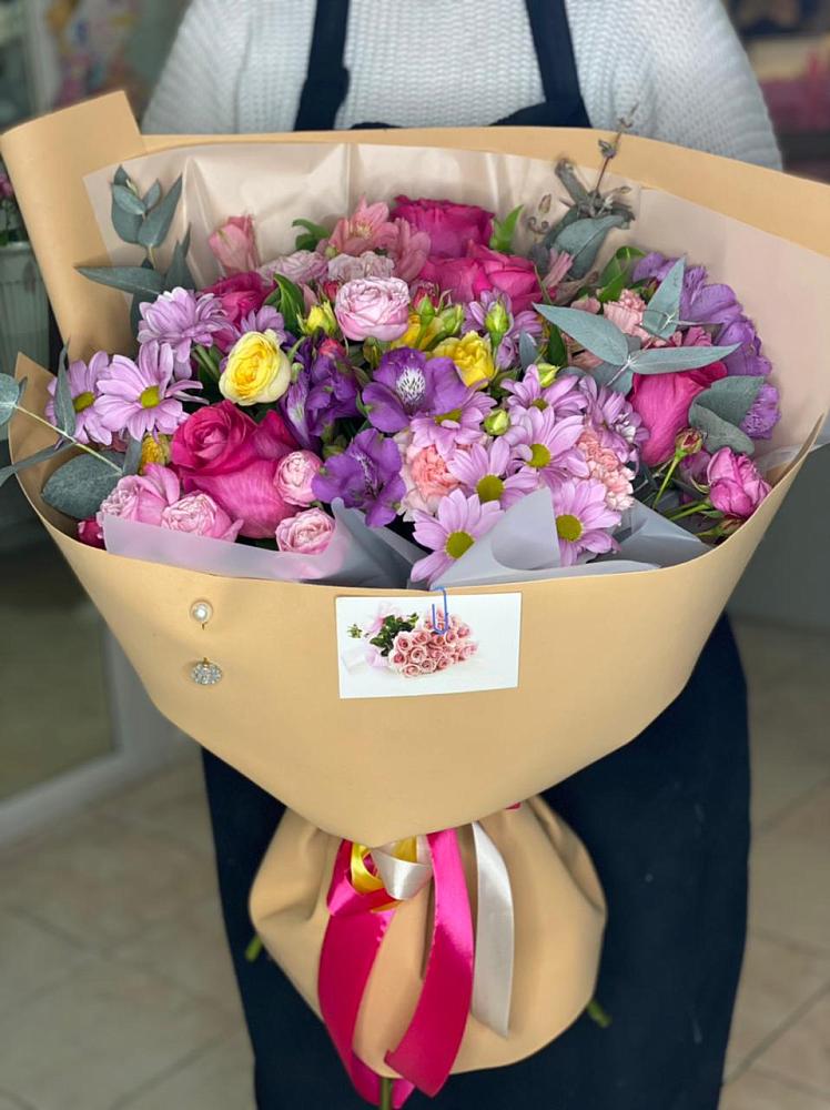 Букет цветов из: Хризантемы, Гвоздики и Альстромерии в Николаевской Республики Северная Осетия-Алания