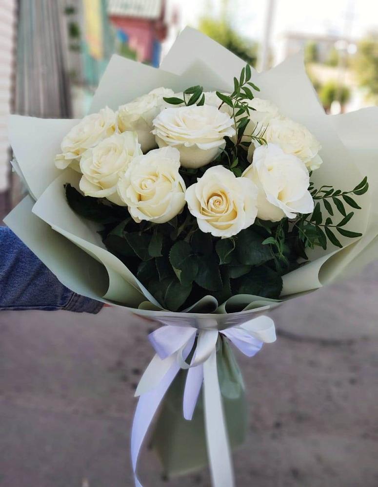 Букет Белые розы Проуд в Николаевской Республики Северная Осетия-Алания