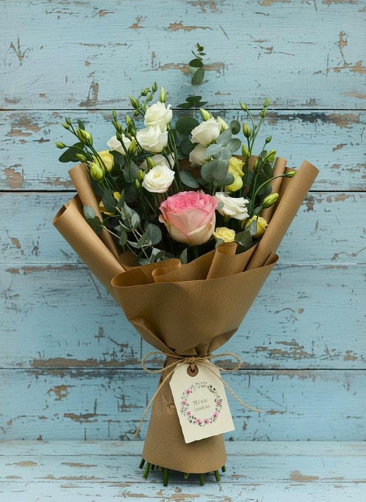 Букет цветов из: Розы и Лизиантусы в Николаевской Республики Северная Осетия-Алания