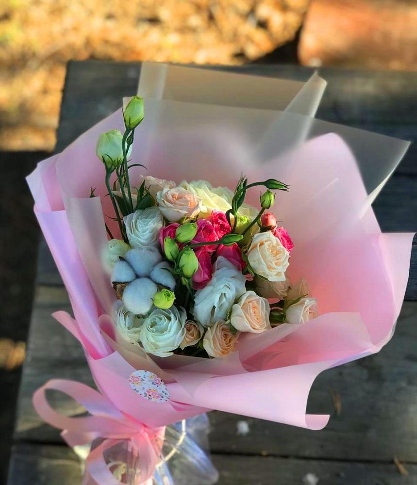 Букет цветов из: Розы и Лизиантусы в Николаевской Республики Северная Осетия-Алания