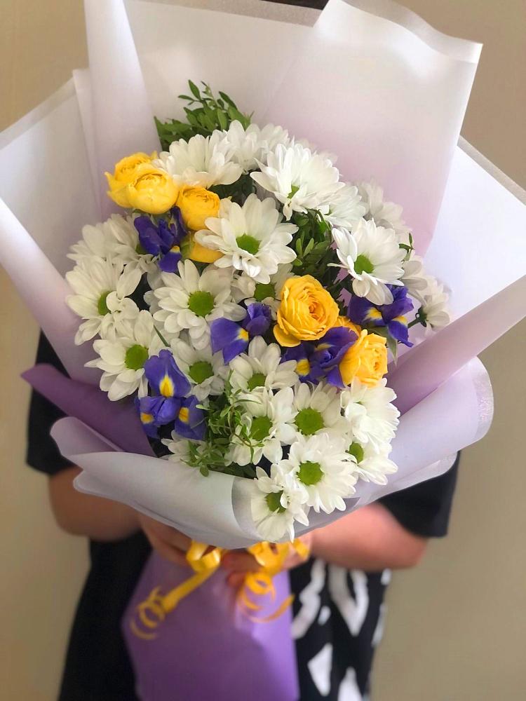 Букет цветов из: Ирисы, Хризантемы и Розы в Николаевской Республики Северная Осетия-Алания
