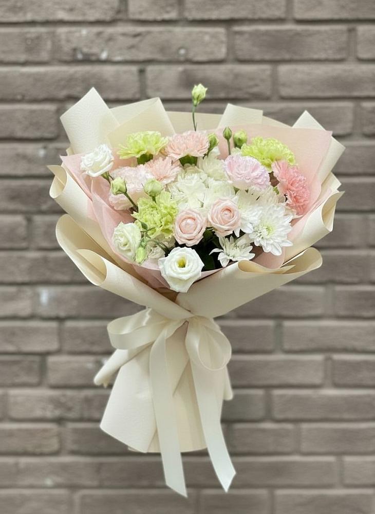 Букет цветов из: Гвоздики, Розы, Лизиантусы и Хризантемы в Николаевской Республики Северная Осетия-Алания