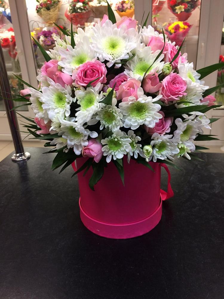 Цветочная композиция из Розы и Хризантемы в шляпной коробке в Николаевской Республики Северная Осетия-Алания