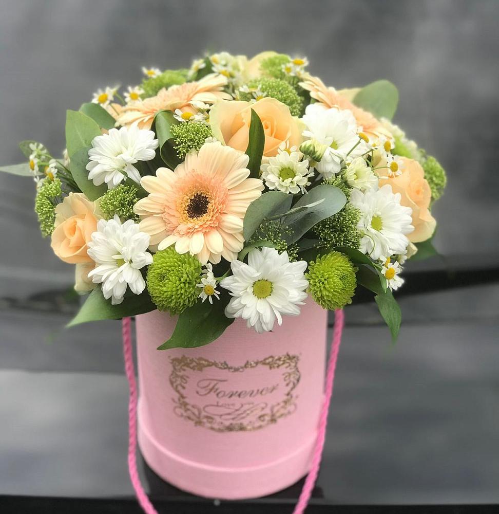 Цветочная композиция из Розы, Герберы и Хризантемы в шляпной коробке в Николаевской Республики Северная Осетия-Алания