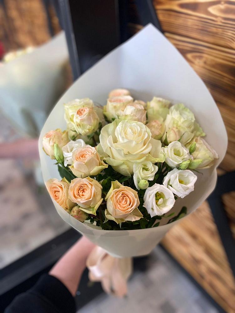 Букет цветов из: Розы и Лизиантусы в Николаевской Республики Северная Осетия-Алания